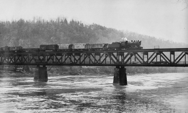 Train on Foxburg Bridge